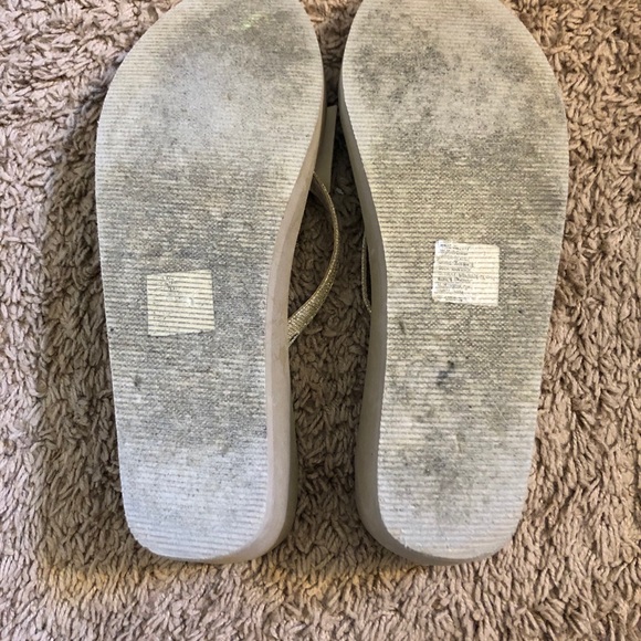 Candie’s Wedge Flip Flops - Picture 3 of 3